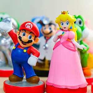 Păpuşi, seturi de jucării şi figurine